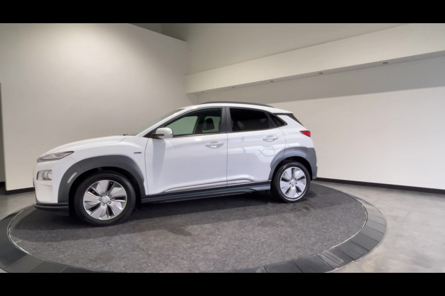Hyundai Kona EV Fashion 64 kWh | Half leder | head ups display | achteruitrijcamera
