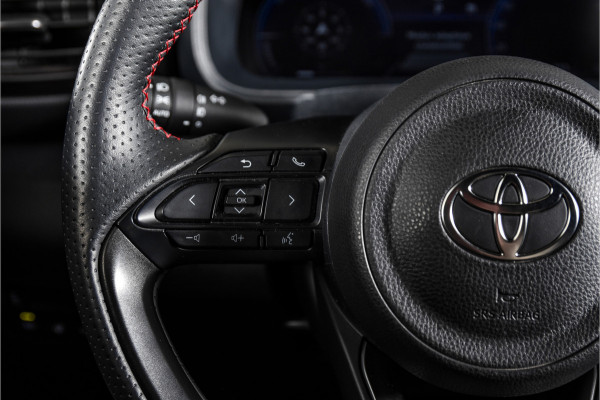 Toyota Yaris Cross 1.5 Hybrid 130 GR Sport | Adapt.Cruise | Head-up | 360 Camera | Stoel+Stuurverw. | Dig.Cockpit | NAV + App.Connect (Draadloos) | ECC | LM 18" | 6116