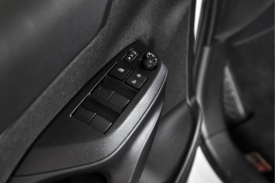 Toyota Yaris Cross 1.5 Hybrid 130 GR Sport | Adapt.Cruise | Head-up | 360 Camera | Stoel+Stuurverw. | Dig.Cockpit | NAV + App.Connect (Draadloos) | ECC | LM 18" | 6116