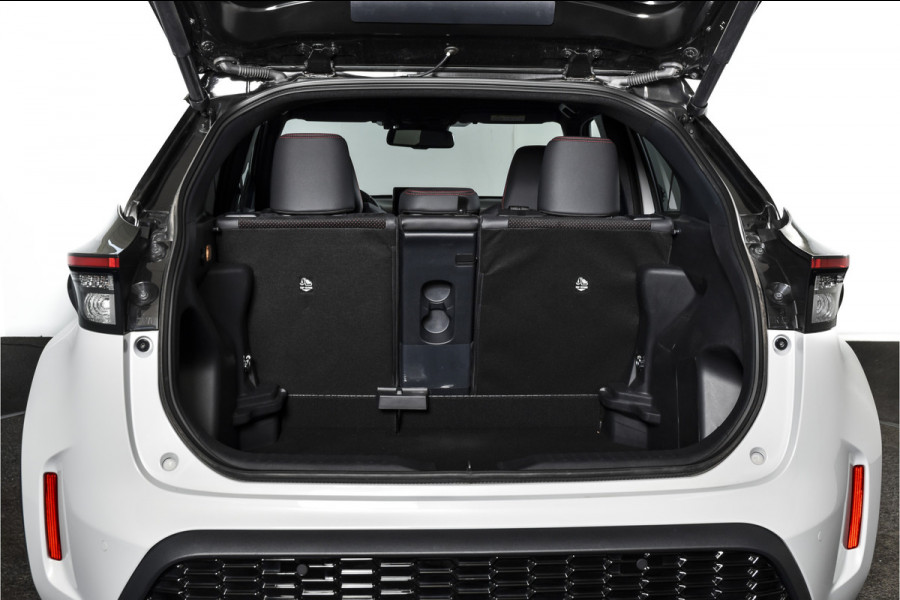 Toyota Yaris Cross 1.5 Hybrid 130 GR Sport | Adapt.Cruise | Head-up | 360 Camera | Stoel+Stuurverw. | Dig.Cockpit | NAV + App.Connect (Draadloos) | ECC | LM 18" | 6116