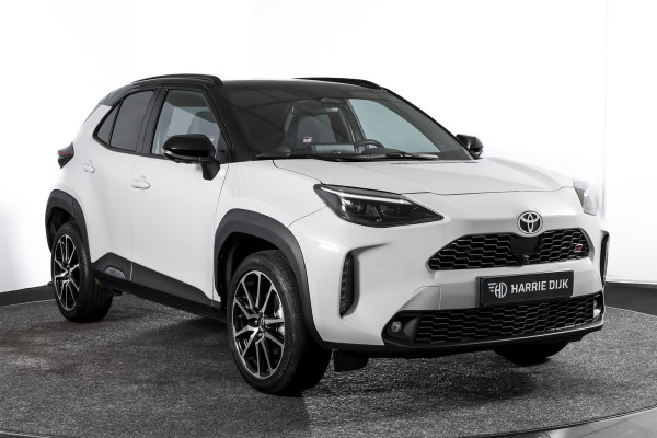 Toyota Yaris Cross 1.5 Hybrid 130 GR Sport | Adapt.Cruise | Head-up | 360 Camera | Stoel+Stuurverw. | Dig.Cockpit | NAV + App.Connect (Draadloos) | ECC | LM 18" | 6116