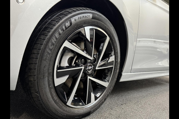 Opel Corsa 1.2 Turbo 110pk Hybrid Automaat GS Navigatie Airco Cruise control Parkeersensoren Apple Carplay/ Android Auto Camera Lichtmetalen velgen LED