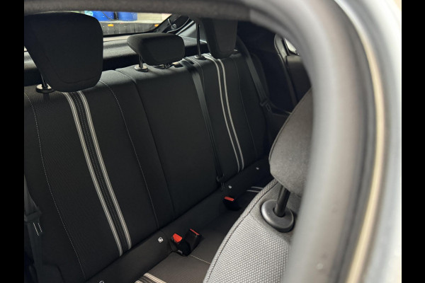 Opel Corsa 1.2 Turbo 110pk Hybrid Automaat GS Navigatie Airco Cruise control Parkeersensoren Apple Carplay/ Android Auto Camera Lichtmetalen velgen LED