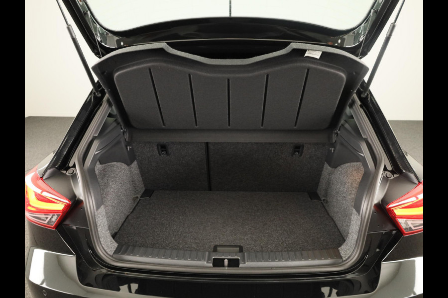 Seat Ibiza Style Plus 1.0 EcoTSI 95 PK | Midnight Black Metallic | Apple Carplay | Park Assist | Cruise Control