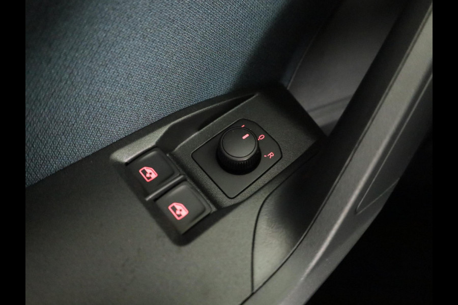 Seat Ibiza Style Plus 1.0 EcoTSI 95 PK | Midnight Black Metallic | Apple Carplay | Park Assist | Cruise Control