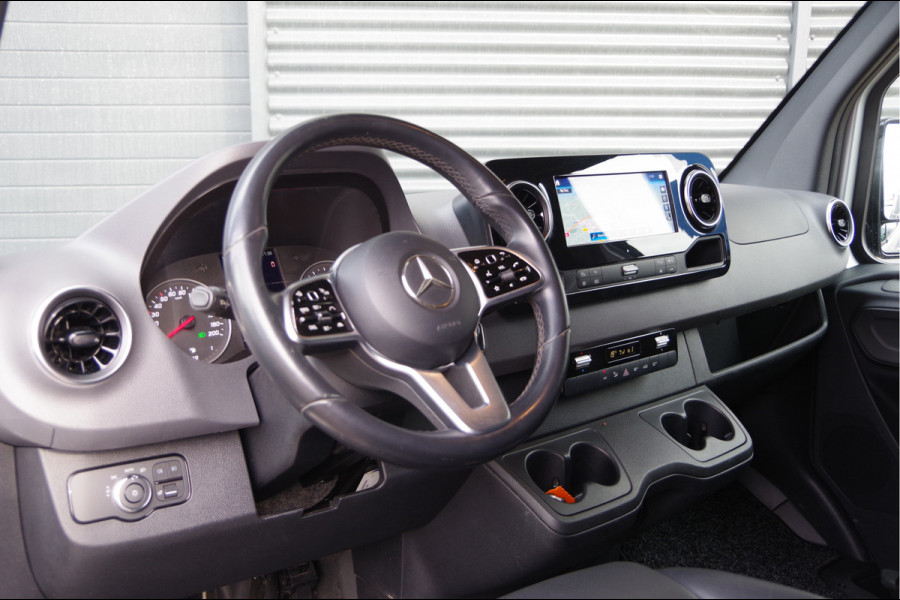 Mercedes-Benz Sprinter 319 3.0 CDI V6 L2H1 AUT. LED, MBUX 10'', 3.5T TREKHAAK, LEDER, 360 CAMERA, ADAPT. CRUISE, CLIMA, NAVI, PARKEERSENSOREN, NL AUTO,