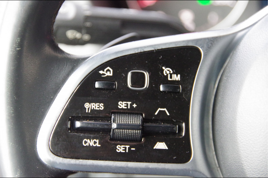 Mercedes-Benz Sprinter 319 3.0 CDI V6 L2H1 AUT. LED, MBUX 10'', 3.5T TREKHAAK, LEDER, 360 CAMERA, ADAPT. CRUISE, CLIMA, NAVI, PARKEERSENSOREN, NL AUTO,