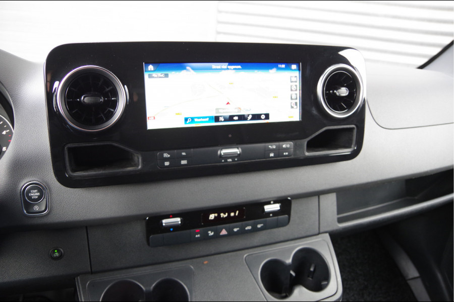 Mercedes-Benz Sprinter 319 3.0 CDI V6 L2H1 AUT. LED, MBUX 10'', 3.5T TREKHAAK, LEDER, 360 CAMERA, ADAPT. CRUISE, CLIMA, NAVI, PARKEERSENSOREN, NL AUTO,