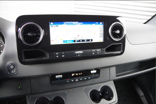 Mercedes-Benz Sprinter 319 3.0 CDI V6 L2H1 AUT. LED, MBUX 10'', 3.5T TREKHAAK, LEDER, 360 CAMERA, ADAPT. CRUISE, CLIMA, NAVI, PARKEERSENSOREN, NL AUTO,