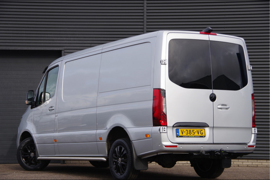 Mercedes-Benz Sprinter 319 3.0 CDI V6 L2H1 AUT. LED, MBUX 10'', 3.5T TREKHAAK, LEDER, 360 CAMERA, ADAPT. CRUISE, CLIMA, NAVI, PARKEERSENSOREN, NL AUTO,