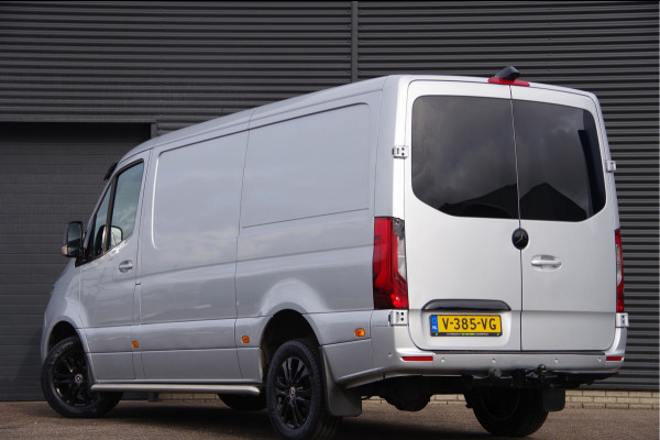 Mercedes-Benz Sprinter 319 3.0 CDI V6 L2H1 AUT. LED, MBUX 10'', 3.5T TREKHAAK, LEDER, 360 CAMERA, ADAPT. CRUISE, CLIMA, NAVI, PARKEERSENSOREN, NL AUTO,