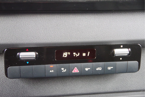Mercedes-Benz Sprinter 319 3.0 CDI V6 L2H1 AUT. LED, MBUX 10'', 3.5T TREKHAAK, LEDER, 360 CAMERA, ADAPT. CRUISE, CLIMA, NAVI, PARKEERSENSOREN, NL AUTO,