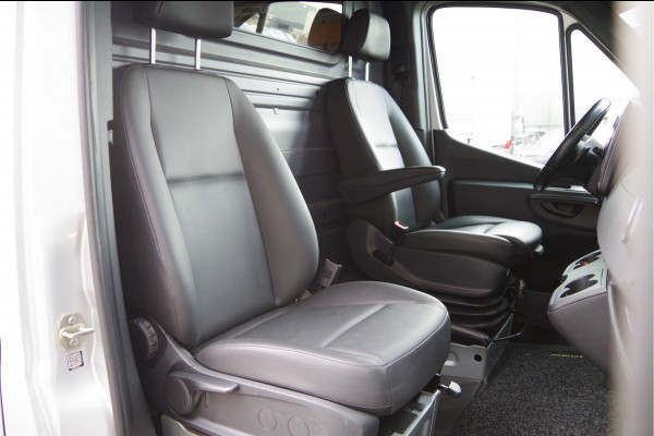 Mercedes-Benz Sprinter 319 3.0 CDI V6 L2H1 AUT. LED, MBUX 10'', 3.5T TREKHAAK, LEDER, 360 CAMERA, ADAPT. CRUISE, CLIMA, NAVI, PARKEERSENSOREN, NL AUTO,