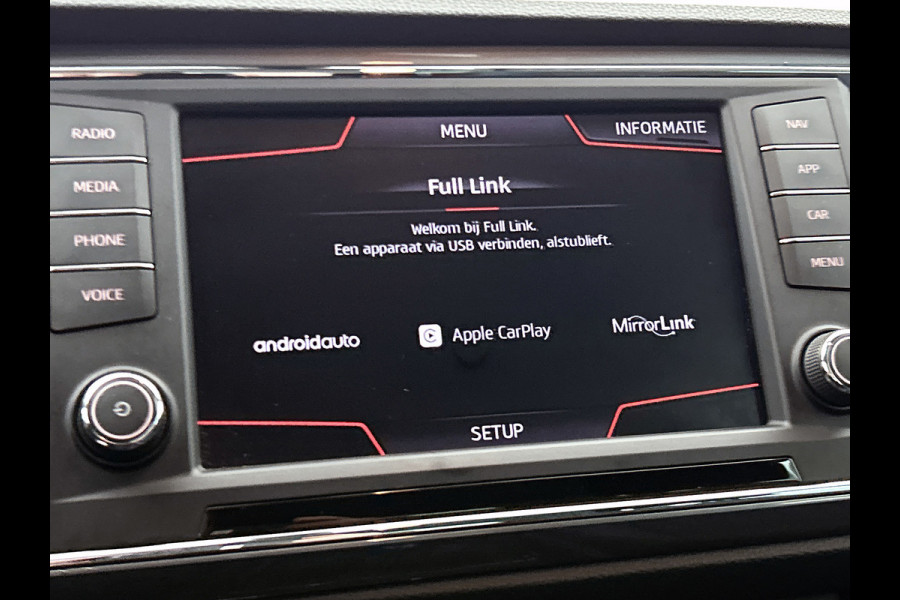 Seat Ateca 1.0 EcoTSI Style Business Intense Sport (NL-auto, Carplay, Camera, Trekhaak, Parkeersen V+A, Navi, Climate Con, Etc))