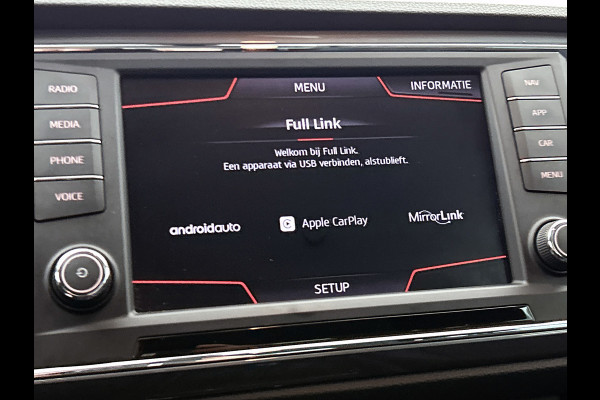 Seat Ateca 1.0 EcoTSI Style Business Intense Sport (NL-auto, Carplay, Camera, Trekhaak, Parkeersen V+A, Navi, Climate Con, Etc))