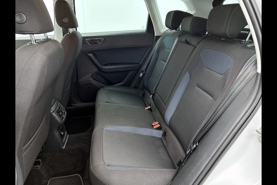 Seat Ateca 1.0 EcoTSI Style Business Intense Sport (NL-auto, Carplay, Camera, Trekhaak, Parkeersen V+A, Navi, Climate Con, Etc))