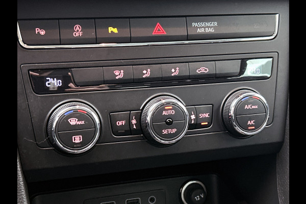 Seat Ateca 1.0 EcoTSI Style Business Intense Sport (NL-auto, Carplay, Camera, Trekhaak, Parkeersen V+A, Navi, Climate Con, Etc))