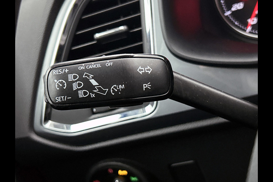 Seat Ateca 1.0 EcoTSI Style Business Intense Sport (NL-auto, Carplay, Camera, Trekhaak, Parkeersen V+A, Navi, Climate Con, Etc))