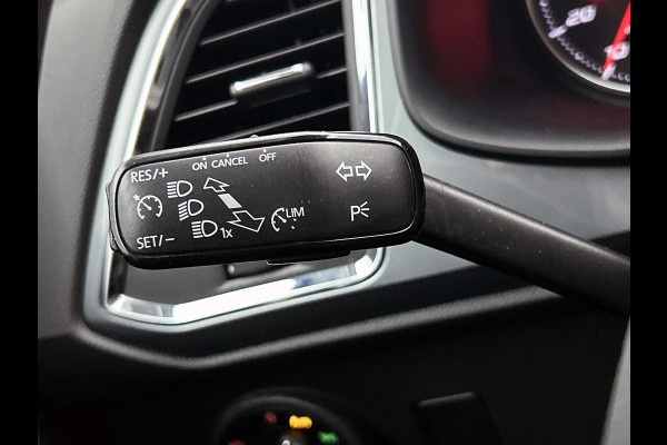 Seat Ateca 1.0 EcoTSI Style Business Intense Sport (NL-auto, Carplay, Camera, Trekhaak, Parkeersen V+A, Navi, Climate Con, Etc))