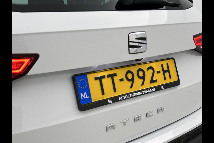 Seat Ateca 1.0 EcoTSI Style Business Intense Sport (NL-auto, Carplay, Camera, Trekhaak, Parkeersen V+A, Navi, Climate Con, Etc))