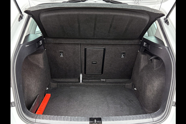Seat Ateca 1.0 EcoTSI Style Business Intense Sport (NL-auto, Carplay, Camera, Trekhaak, Parkeersen V+A, Navi, Climate Con, Etc))