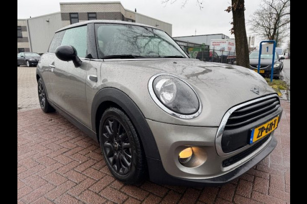 MINI Mini 1.5 One Salt Automaat Airco/ECC,Navigatie,Panoramadak