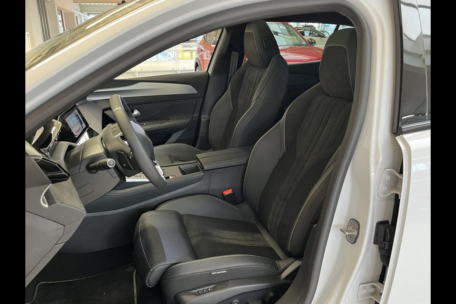 Peugeot 408 1.2 Hybrid 145 e-DCS6 GT Bekleding Alcantara/kunstleder, Panoramisch schuifdak, 360 Vision & Drive Assist Plus Pack, navigatie.