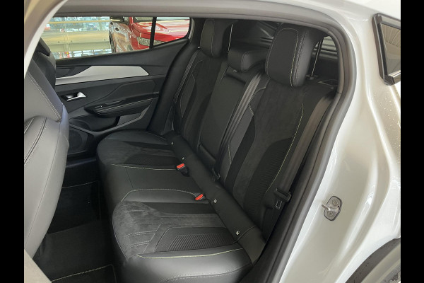 Peugeot 408 1.2 Hybrid 145 e-DCS6 GT Bekleding Alcantara/kunstleder, Panoramisch schuifdak, 360 Vision & Drive Assist Plus Pack, navigatie.