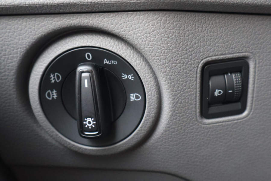 Volkswagen Crafter 2.0 TDI 177pk L3 H2 Automaat Airco Navigatie Camera Trekhaak