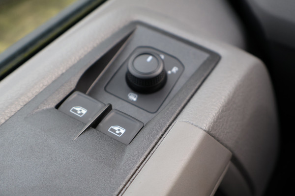 Volkswagen Crafter 2.0 TDI 177pk L3 H2 Automaat Airco Navigatie Camera Trekhaak