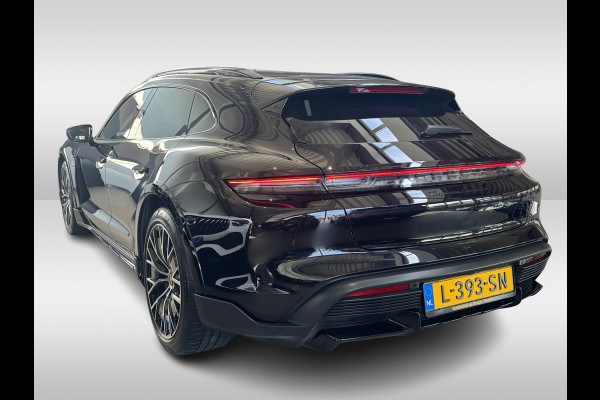 Porsche Taycan Cross Turismo Turbo S 93 kWh / Panoramadak / 360Camera / Head-up / Passenger Display / Luchtvering / 21'' / Bose / Keyless / Sportdesign+Chrono / Stoelventilatie+Verwarming / Stuurverwarming / Dodehoek / DAB / ACC