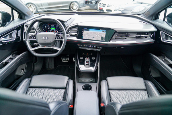 Audi Q4 e-tron 50 quattro Launch edition Advanced Plus 77 kWh | Panorama | BTW | Competition | RS zetels | Memory | HuD | 360 cam