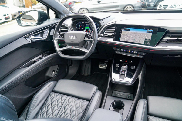 Audi Q4 e-tron 50 quattro Launch edition Advanced Plus 77 kWh | Panorama | BTW | Competition | RS zetels | Memory | HuD | 360 cam