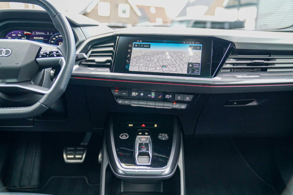 Audi Q4 e-tron 50 quattro Launch edition Advanced Plus 77 kWh | Panorama | BTW | Competition | RS zetels | Memory | HuD | 360 cam
