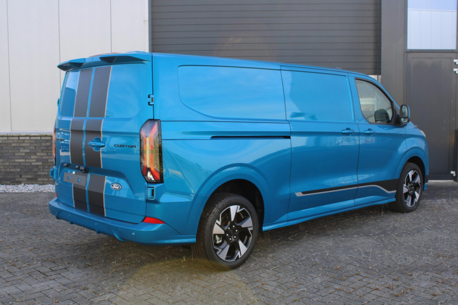 Ford Transit Custom 320 2.5 PHEV L2H1 Sport 233pk | Inklapbare trekhaak | 19 inch lichtmetalen Sport velgen (mat zwart) | Verwarmbaar stuurwiel  | Navigatie systeem | B&O speakers