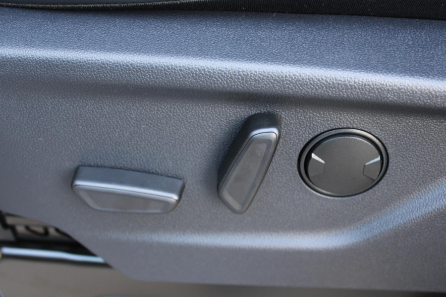 Ford Transit Custom 320 2.5 PHEV L2H1 Sport 233pk | Inklapbare trekhaak | 19 inch lichtmetalen Sport velgen (mat zwart) | Verwarmbaar stuurwiel  | Navigatie systeem | B&O speakers