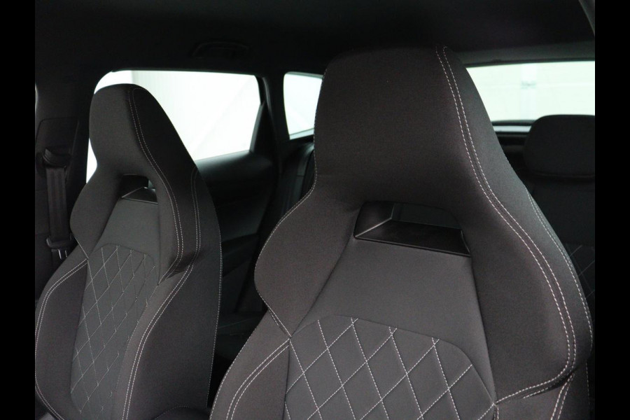 Škoda Karoq 1.5 TSI Sportline | Trekhaak | Stoelverwarming | Virtual Cockpit | Stuurverwarming | Carplay | Sportstoelen | Camera | Navigatie | Cruise control | Parkeerhulp