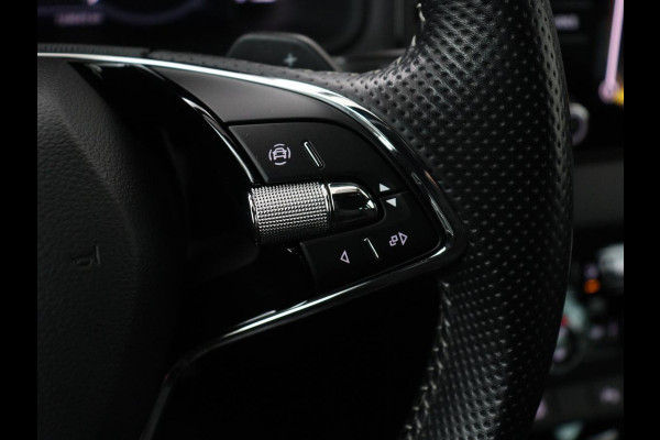 Škoda Karoq 1.5 TSI Sportline | Trekhaak | Stoelverwarming | Virtual Cockpit | Stuurverwarming | Carplay | Sportstoelen | Camera | Navigatie | Cruise control | Parkeerhulp