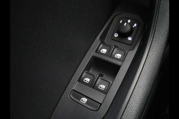 Škoda Karoq 1.5 TSI Sportline | Trekhaak | Stoelverwarming | Virtual Cockpit | Stuurverwarming | Carplay | Sportstoelen | Camera | Navigatie | Cruise control | Parkeerhulp