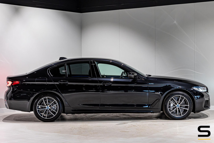 BMW 5 Serie 530e xDrive High Executive|M-sport|Leder|HUD|Cam