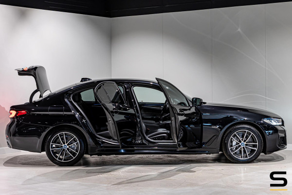 BMW 5 Serie 530e xDrive High Executive|M-sport|Leder|HUD|Cam