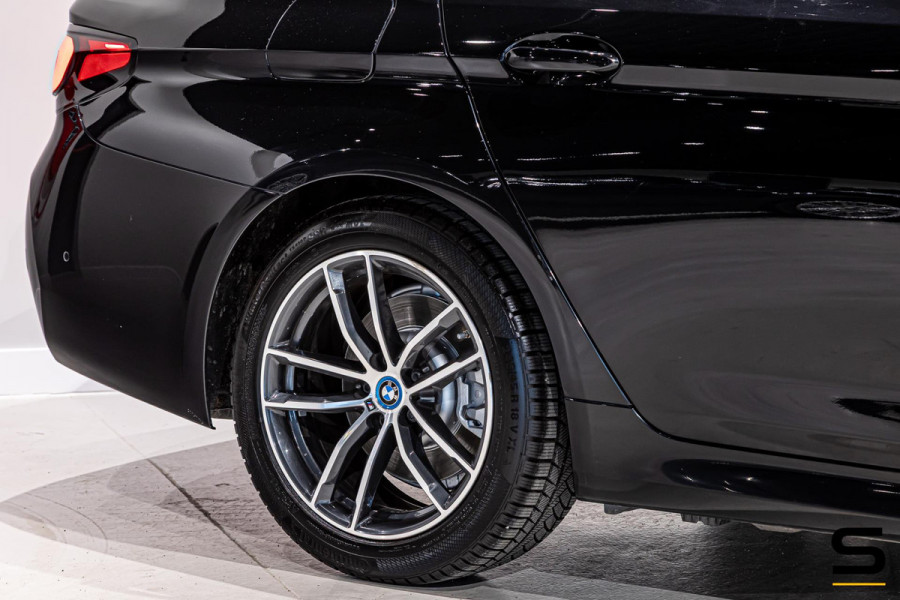 BMW 5 Serie 530e xDrive High Executive|M-sport|Leder|HUD|Cam