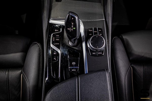 BMW 5 Serie 530e xDrive High Executive|M-sport|Leder|HUD|Cam