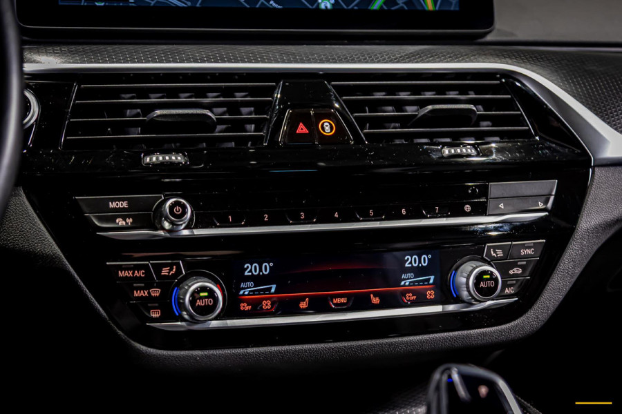 BMW 5 Serie 530e xDrive High Executive|M-sport|Leder|HUD|Cam