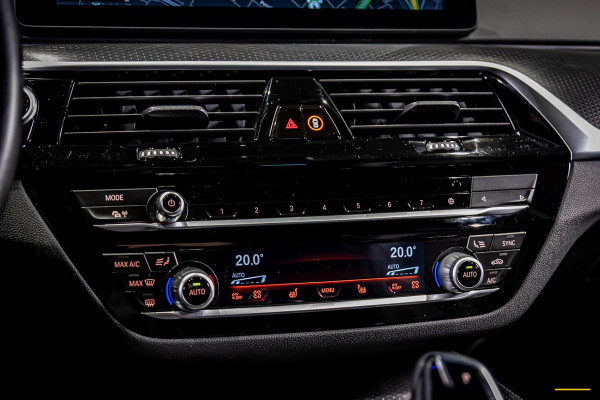 BMW 5 Serie 530e xDrive High Executive|M-sport|Leder|HUD|Cam
