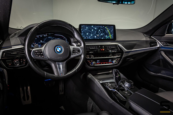 BMW 5 Serie 530e xDrive High Executive|M-sport|Leder|HUD|Cam