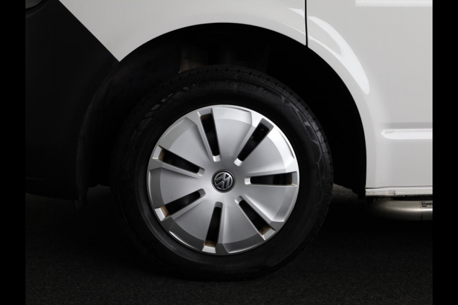 Volkswagen Transporter 2.0 TDI L2H1 28 Comfortline 110 pk | Verlengde garantie | Navigatie via App | Parkeersensoren achter | Cruise control |