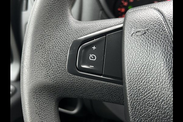 Renault Master T35 2.3 dCi / L2H2 / 1e EIG. / TREKHAAK / IMPERIAAL / 71.470 KM !! / AIRCO / CRUISE / BLUETOOTH / 6-BAK