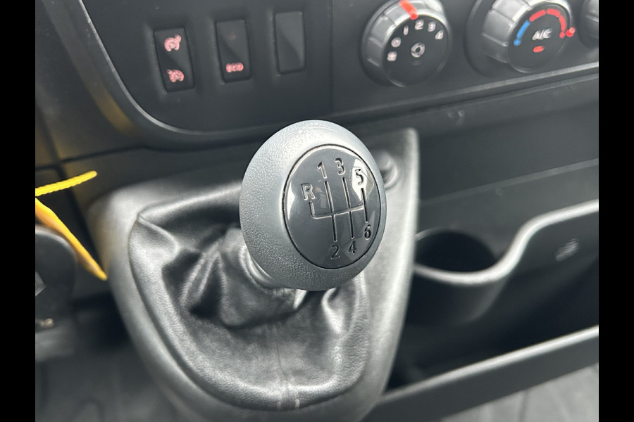 Renault Master T35 2.3 dCi / L2H2 / 1e EIG. / TREKHAAK / IMPERIAAL / 71.470 KM !! / AIRCO / CRUISE / BLUETOOTH / 6-BAK