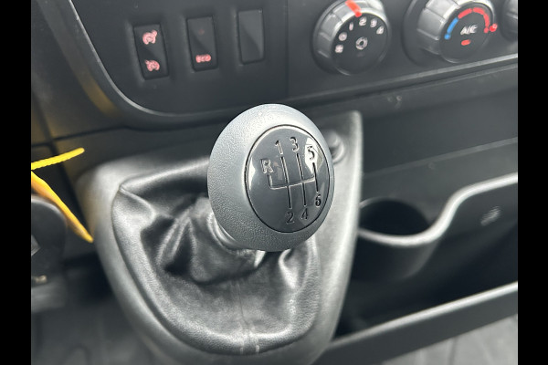 Renault Master T35 2.3 dCi / L2H2 / 1e EIG. / TREKHAAK / IMPERIAAL / 71.470 KM !! / AIRCO / CRUISE / BLUETOOTH / 6-BAK